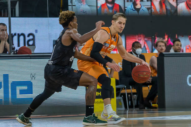 字母哥的伤 字母哥的伤