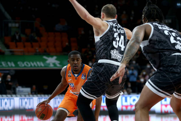 要且情绪化 要且情绪化