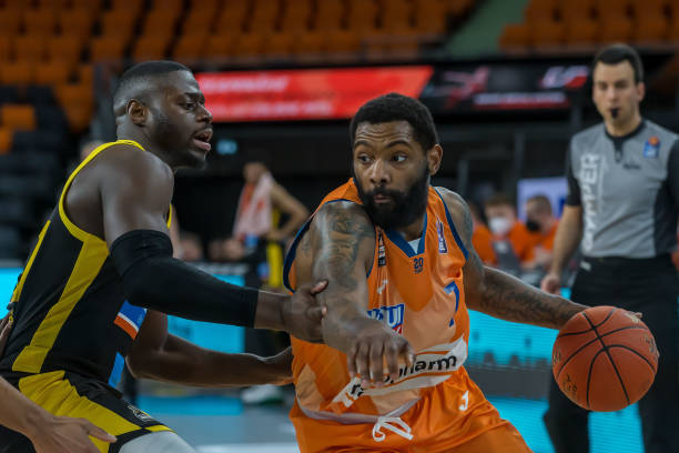 球员因场上 球员因场上